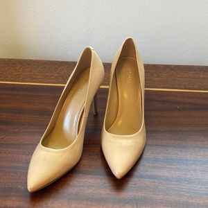 Michael Kors Nude Pumps
